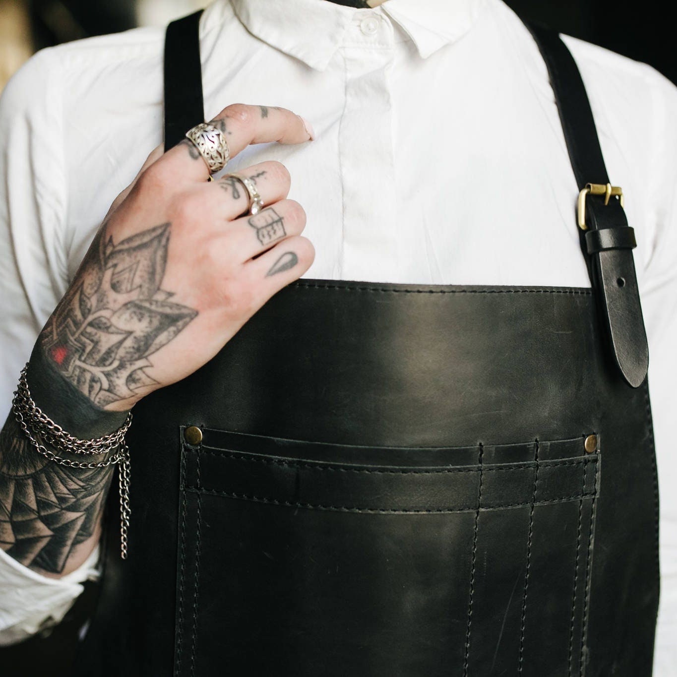 女性用レザーエプロン 頑丈なバーベキューエプロン バーテンダー