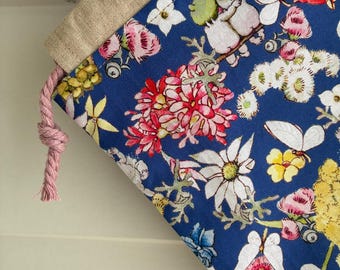 May Gibbs Gumnut Friends bomullsväska med dragsko / klädväska / projektväska / resväska / presentväska