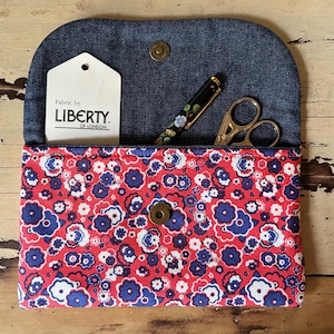 Liberty quilting cotton magnetic snap pouch / Liberty of London / glasses case / Accessory pouch / notions case