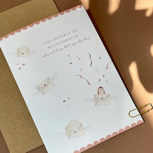 Biglietto "Ti meriti di essere celebrato", Biglietto celebrativo, Biglietto di celebrazione, Congratulazioni, Celebrandoti, Biglietto del riccio, Lettera d'amore