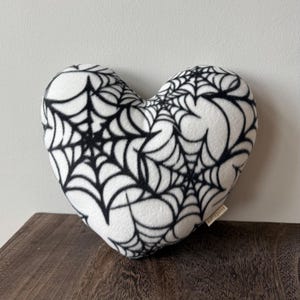 Printed Spider Web Fleece Heart-shaped Pillow Cushion