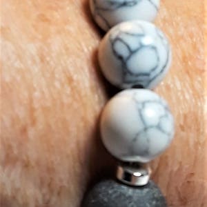 Men's Agate & Howlite Stretch Wrist Mala image 3