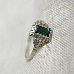 Green Tourmaline Gold Ring, Ring With Green Stone, Gemstone Gold Ring , Gemstone Ring, Green Tourmaline Ring, White Gold Ring, 14k Gold