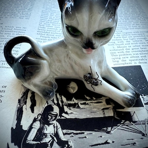 Vintage Cat with Bug Collectable Porcelain Figurine / Rare German Siamese Kitty