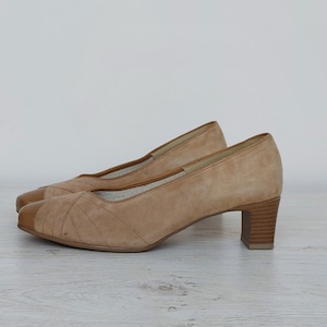 Beige Suede Leather Shoes Pumps Low Heels Women Vintage, Size US 8.5, Size EU 39, UK 6