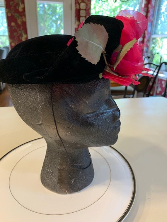 Charming Vintage 1950's Velvet Doree Hat - image 9