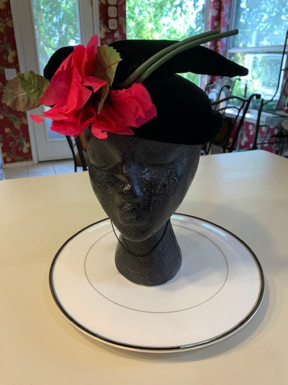 Charming Vintage 1950's Velvet Doree Hat - image 2