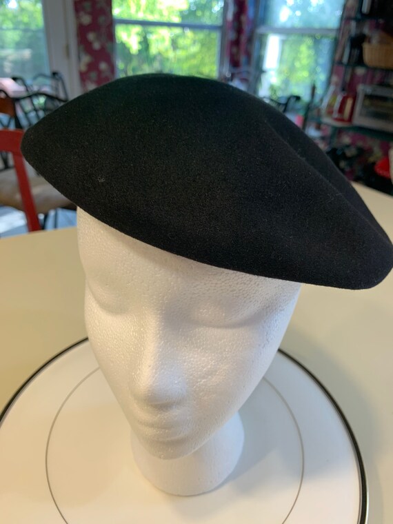 Vintage AUTHENTIC black wool beret, made in Paris.