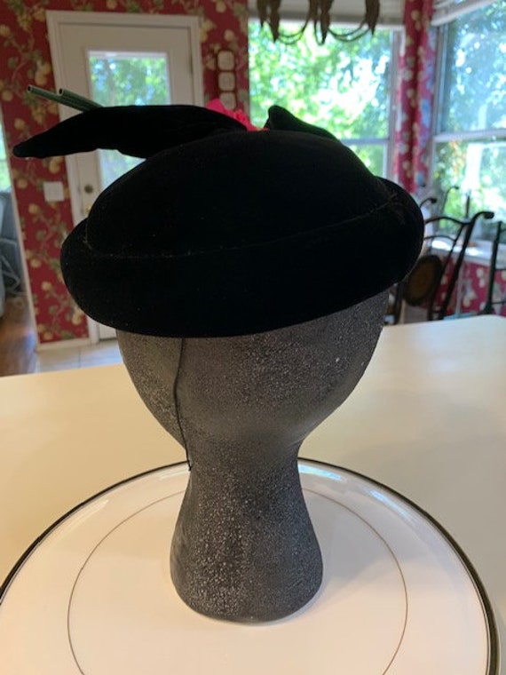 Charming Vintage 1950's Velvet Doree Hat - image 7