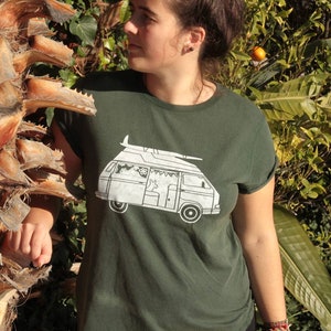 FAIRTRADE Bulli Camper Van shirt / Bus Camping Oldtimer Hund T-Shirt Damen - Surfbrett Bulli Surfen - Vanlife - HANDPRINTED