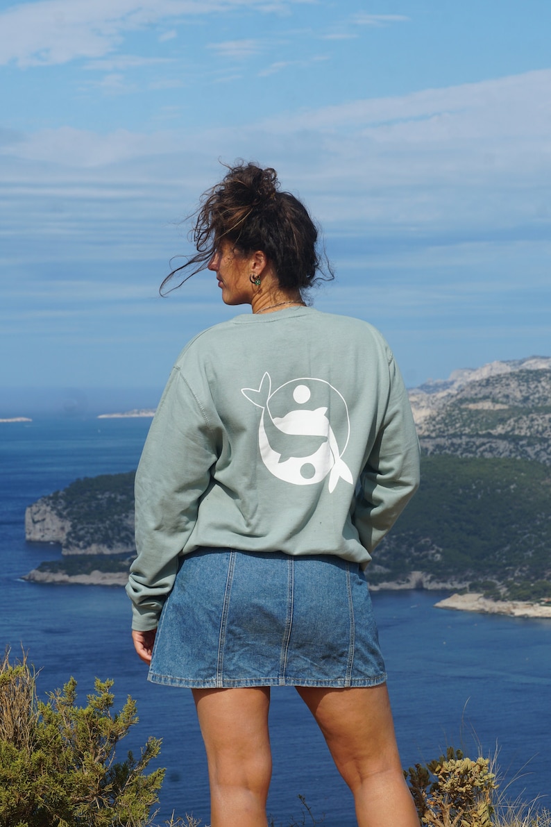 Delfin Sweatshirt Unisex // Dolphin Sweater yin yang HANDPRINTED image 1