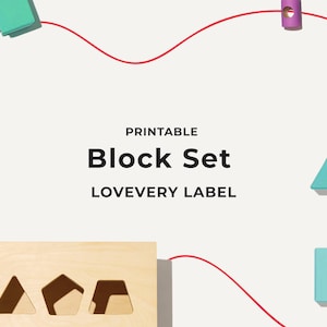 Könnte beinhalten: Druckbarer Holzbausatz mit verschiedenen Formen und Farben. Das Set enthält einen Holzrahmen mit Ausschnitten für jede Form. Der Text "Printable Block Set" und "Lovevery Label" ist auf dem weißen Hintergrund gedruckt.