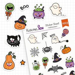 Könnte beinhalten: Ein Halloween-Aufkleberbogen mit der Aufschrift Kuschelich 1023, der Cartoon-Illustrationen von Geistern, Kürbissen, einer schwarzen Katze, einer Fledermaus, Spinnen, Netzen, einem Zaubertrank und Lollis auf weißem Rasterhintergrund zeigt.