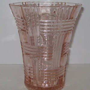 Ribbed Criss-Cross Pink Depression Glass Vase, Anchor Hocking Manhattan Park Avenue