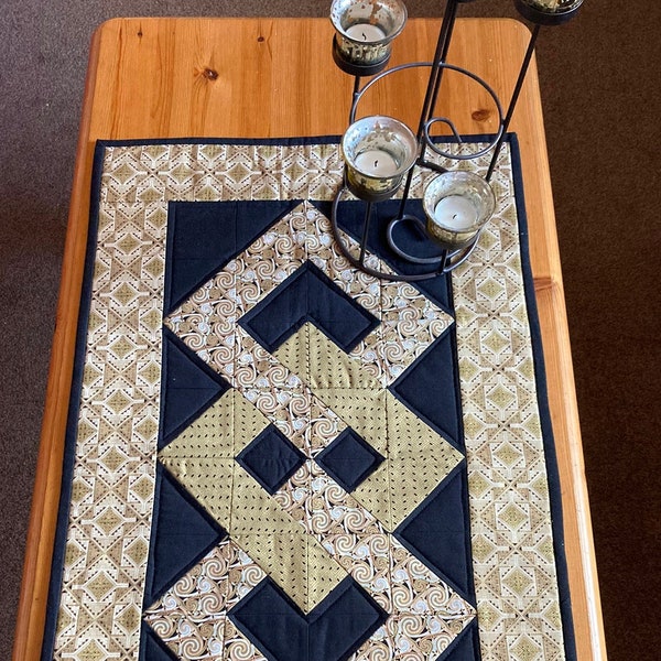 Interlocking Squares Table Runner Etsy