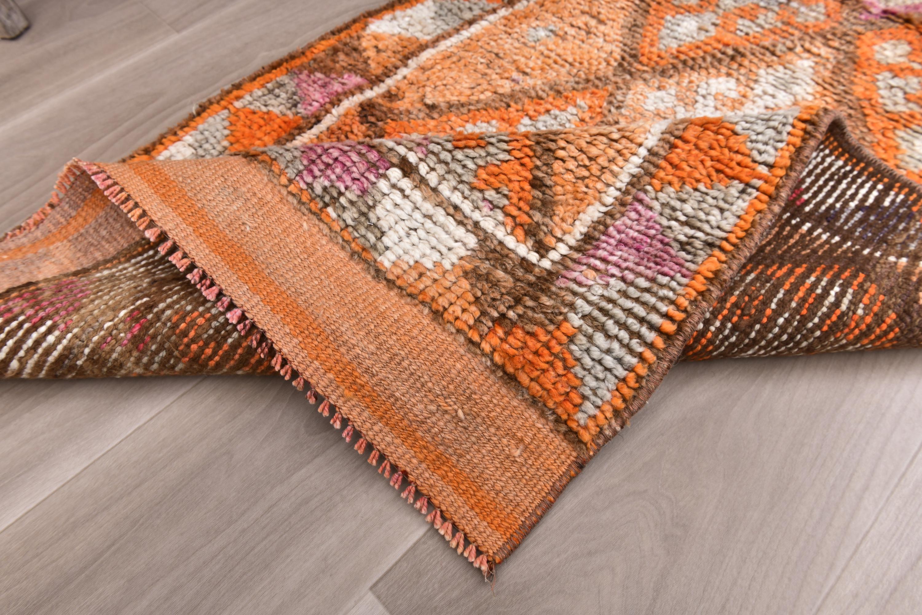 ヴィンテージ トルコ製ウール ランナーラグ、ウシャック 廊下用ラグ