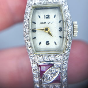 Art Deco-damklocka med Hamilton, naturliga diamanter, rubindetaljer, 14k vitguld, platinaboett, antik vintage-herrgård, uppdragbart urverk