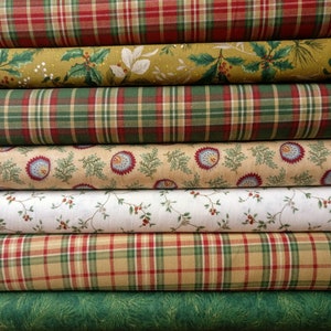 Peut inclure: Un rouleau de six tissus avec différents motifs sur le thème de Noël. Les motifs comprennent du tartan, du houx et des aiguilles de pin.