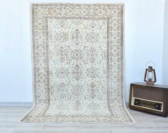 Tapete de área vintage branco e marrom escuro de 8,7 x 5,5 pés, tapete turco antigo, tapete com nó de mão da Anatólia, tapete rústico, tapete Boho, tapete nômade pastel