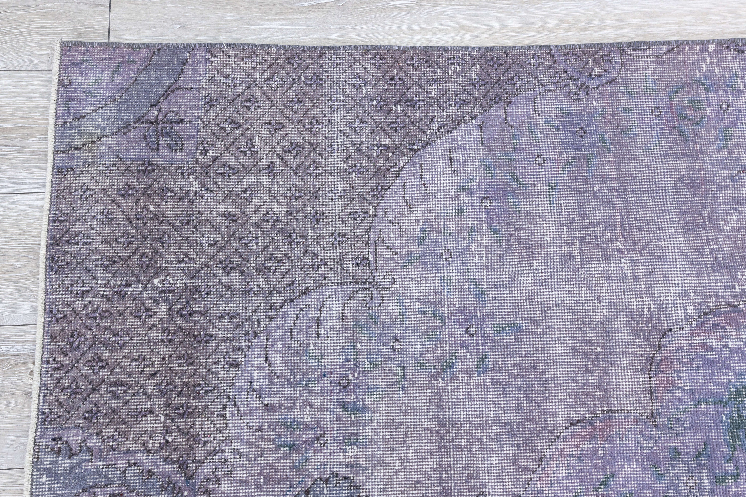 ヴィンテージ トルコ製オーバーダイウールラグ：パープルバイオレット