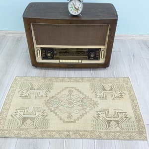 Neutral Vintage Bathmat Rug, Turkish  bohemian muted color Tiny rug for entryway,Doormat,Bathmat