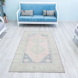 Türkischer Vintage Gedämpfter Teppich 1960er Jahre Neutral Rosa Beige Handgemachter Teppich, Pastell Nomaden Bauernhaus Dekor