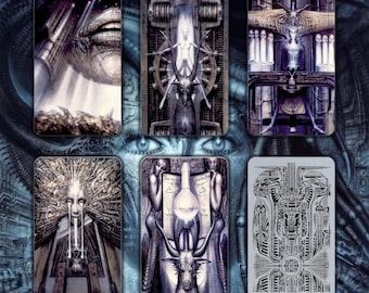 Op de afbeelding: Een verzameling van zes fantasy art kaarten met surrealistische, biomechanische beelden in grijstinten en paars. De kaarten tonen ingewikkelde ontwerpen, waaronder figuren, machines en abstracte elementen, met een donkere, gotische esthetiek.