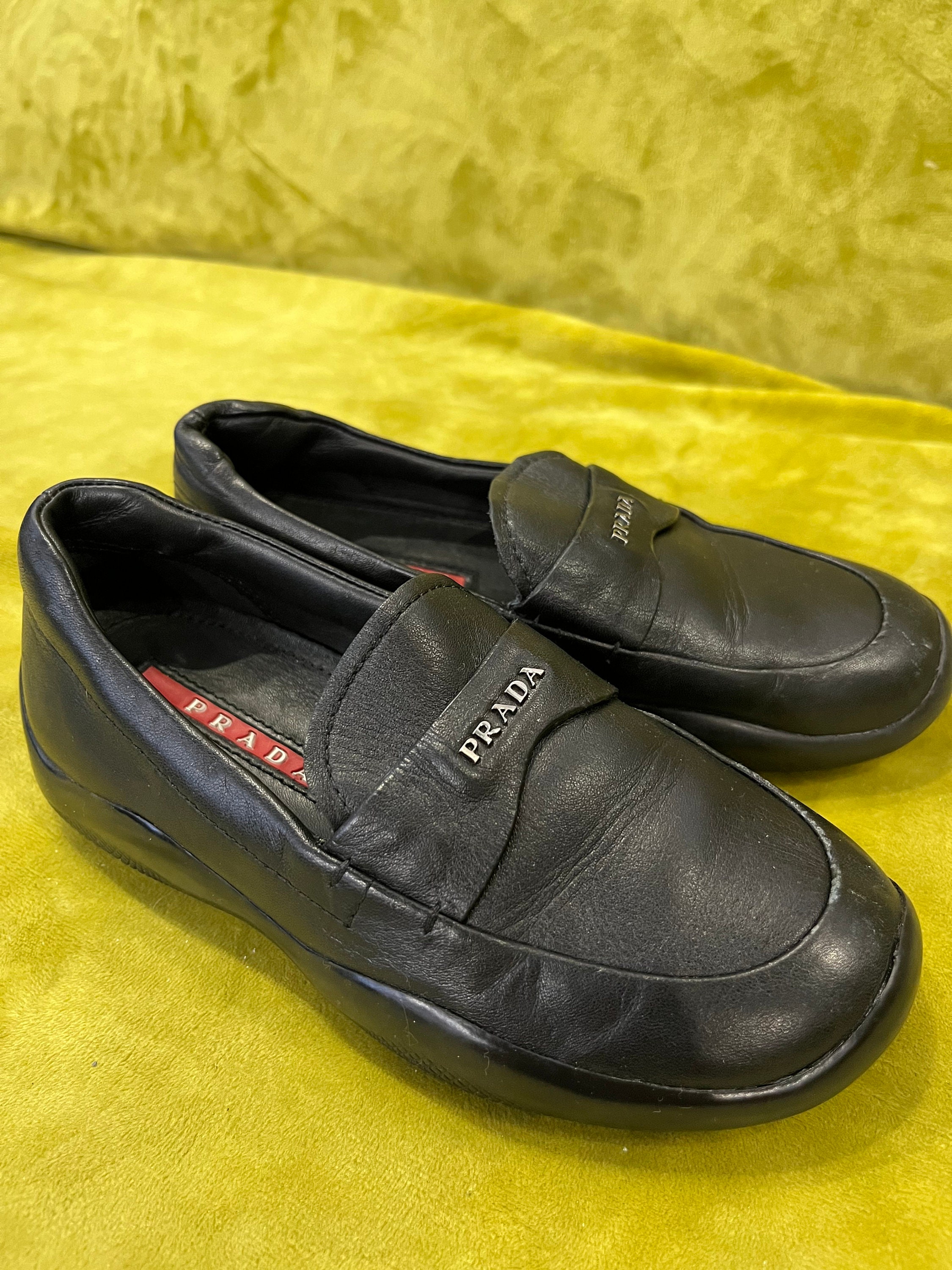 Prada vintage Black Leather Kid’s Loafers Boy’s Shoes Taille 29 Chaussures Chaussures garçon Mocassins et chaussures sans lacets 