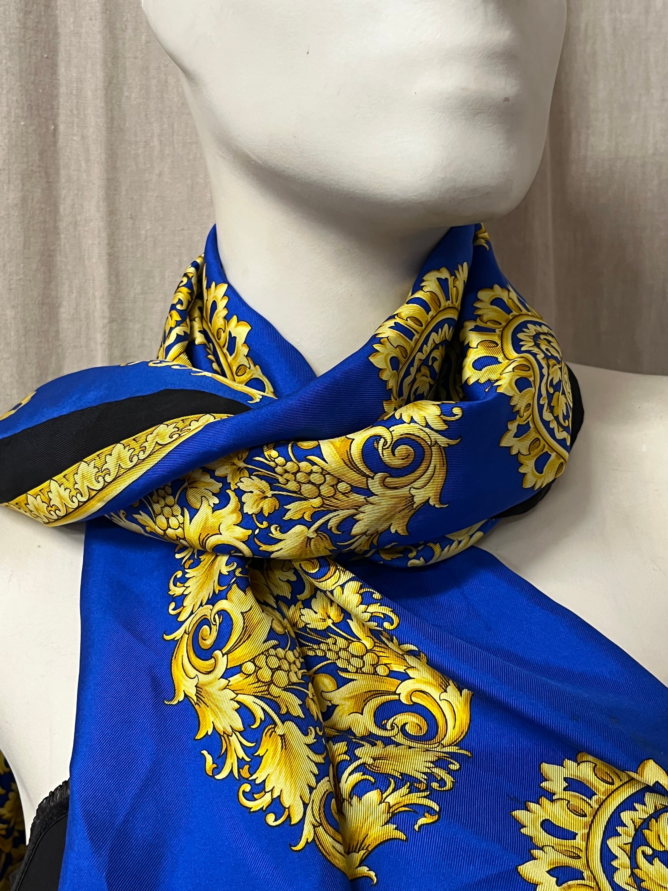 極美品 VINTAGE ATELIER VERSACE シルク ミニスカーフ 極美品 VINTAGE ATELIER VERSACE シルク ミニスカーフ 2025年
