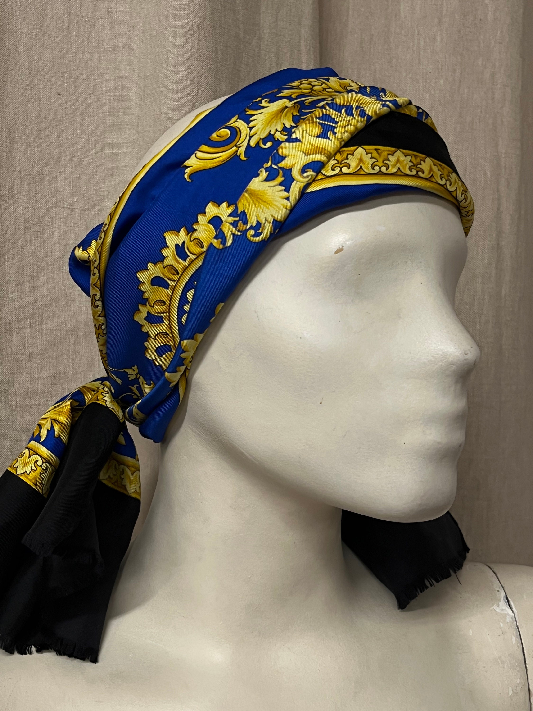 Ｖersce　ATELIER　SILKスカーフ　男女 VERSACE ATELIER Vintage Blue Gold Silk Scarf - Etsy