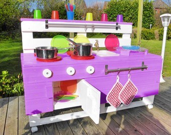 Children's kitchen wood for garden in purple pallet furniture