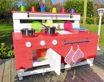 Children's kitchen wood for garden in red pallet furniture