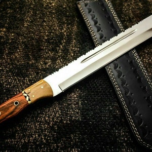 Cuchillo de machete de caza de acero hecho a mano personalizado cuchillo Bowie con funda de cuero