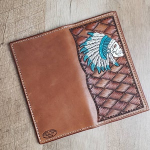Cartera de cuerda de cuero alto con patrón de tejido con herramientas y calavera y tocado turquesa