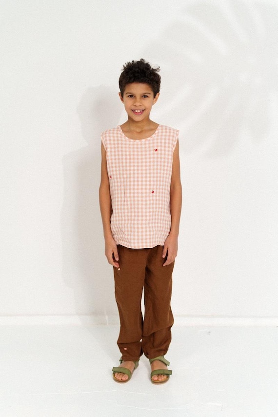 Pantaloni in lino per bambini: outfit estivo boho con risvolti