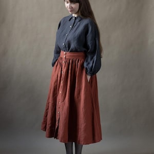 Leinenhemd Cecile für Frauen, klassischer flacher Kragen und fließende Bischofsärmel für eine raffinierte minimalistische Garderobe