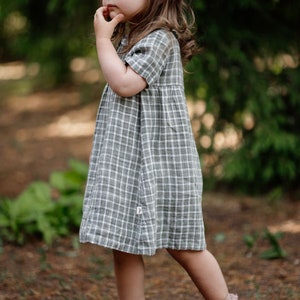 Vestido de lino de verano Jenny con mangas cortas, vestido con cuello Peter Pan, vestido de niña de las flores, vestido de verano, vestido para niña pequeña / Bordado opcional