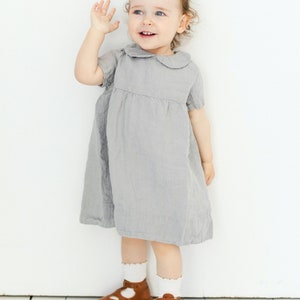 Vestido de lino Jenny con mangas cortas, vestido midi de niña, vestido de lino para niñas, vestido de niña, vestido de primer cumpleaños / Bordado opcional