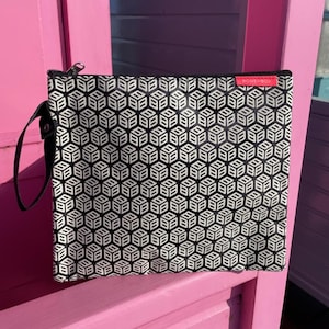 Portable nappy bag | On-the-go waterproof baby changing pouch | WIpe-clean material