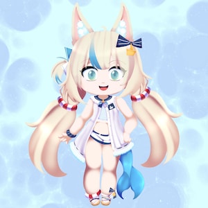 Pode incluir: Ilustração digital de um personagem de desenho animado com orelhas de raposa e cauda de sereia. O personagem tem cabelo loiro com reflexos azuis, olhos azuis e usa uma roupa branca com tema de marinheiro com detalhes azuis. O fundo é azul claro com formas de bolhas.