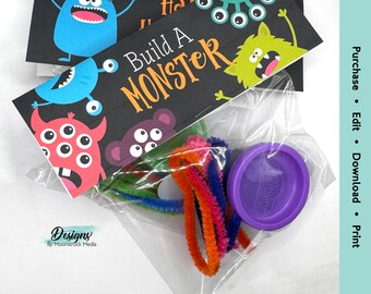 Puede incluir: Una bolsa de regalo de fiesta imprimible con un diseño de monstruo en blanco y negro. La bolsa incluye el texto "Build A Monster". La bolsa está llena de limpiapipas coloridos y un recipiente de plastilina morado.