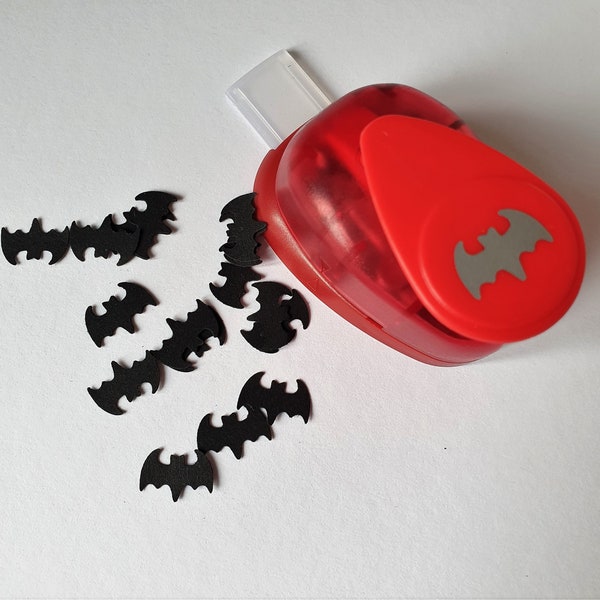 Motif punch / craft punch   "bat"