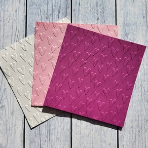 Geprägtes Bastelpapier Herzen