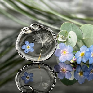 Forget-me-not resin pendant with dandelion – antique silver bezel, 22 mm, nickel-free, lead-free