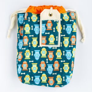 Bolsa de regalo de tela a rayas color crema y etiqueta de regalo para amantes de los perros / Finney & Roo