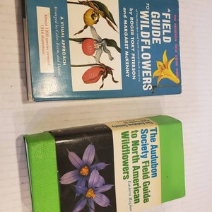 Lot of 2 Vintage Wildflower  Guides / Audubon  (1979) and Peterson  (1968)