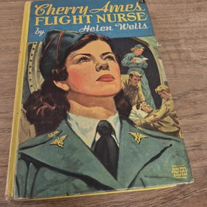 Cherry Ames, enfermera de vuelo (n.º 5) de Helen Wells, 1945, Grosset and Dunlap, 9705, tapa dura vintage.