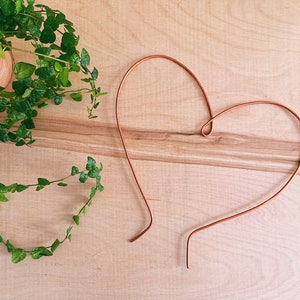Heart plant stake, copper plant trellis, minimalist plant stake, simple trellis, Hoya trellis, indoor plants, cute plant gift, housewarming
