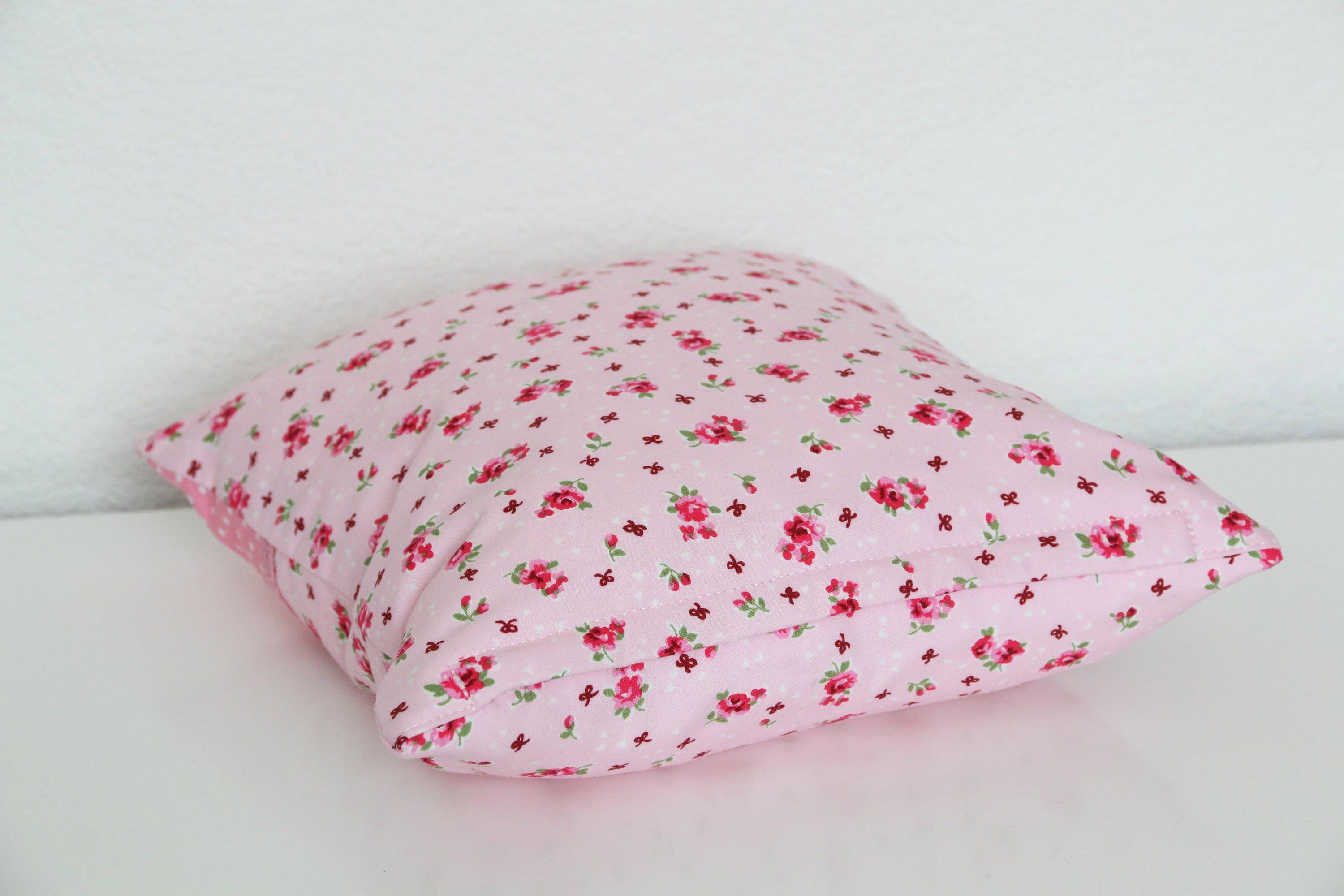 How to Sew a Pillow Cover with An Invisible Zipper