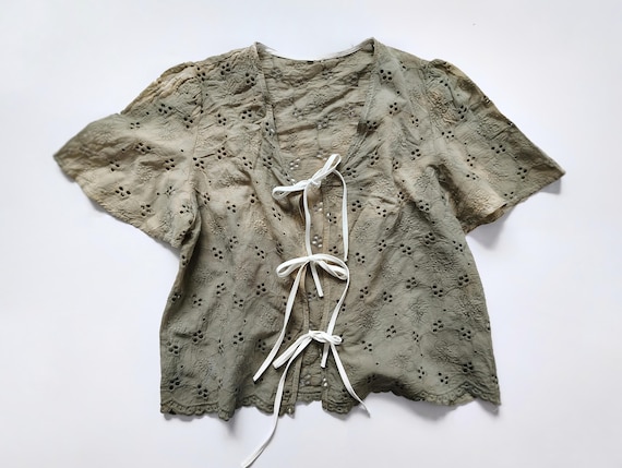 Embroidered Flower Blouse